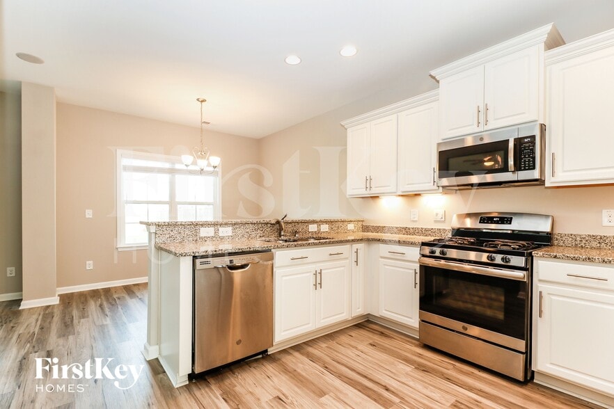 Building Photo - 244 Saxony Loop