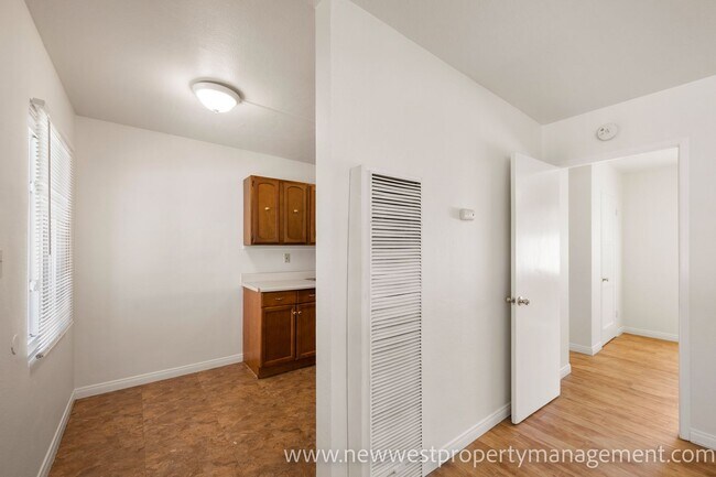 Building Photo - 551 22nd St
