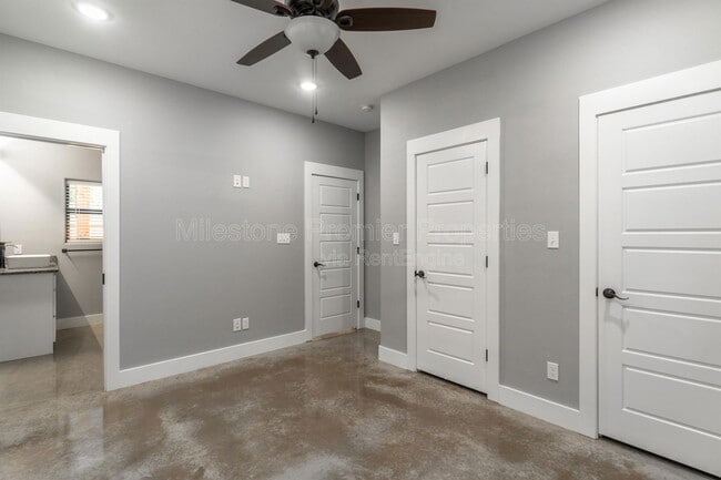 Building Photo - 1419 S 7th Ave