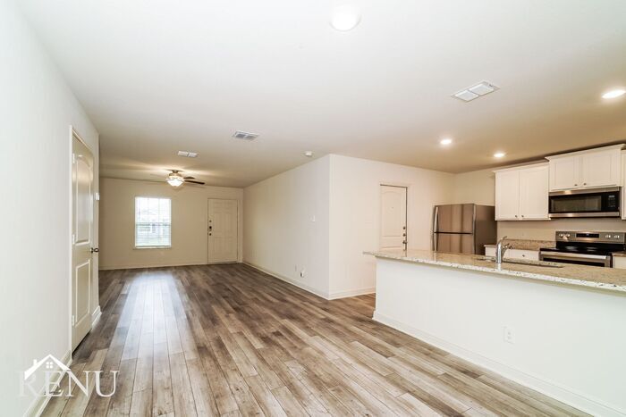 Building Photo - 2806 Praline Ferry