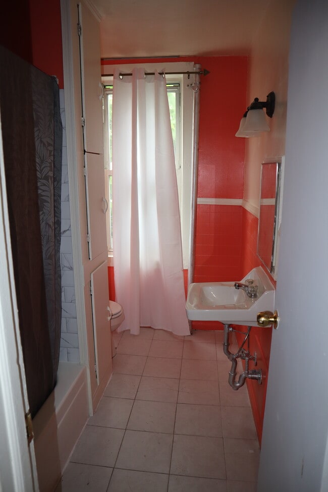 Primary Photo - 431 Rutland Rd