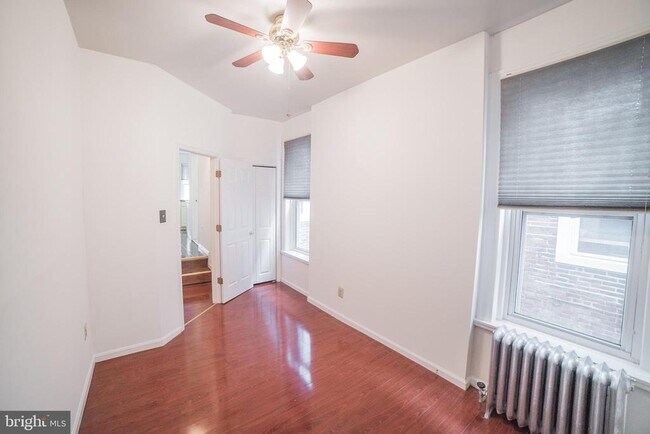 Building Photo - 2422 Poplar St