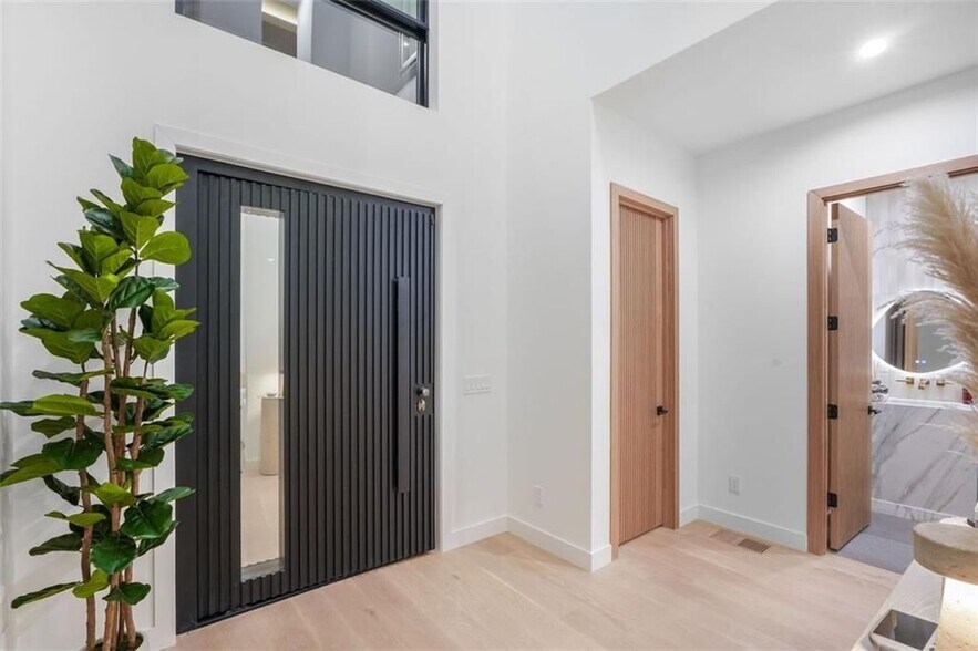 Building Photo - 1736 Cox Rd