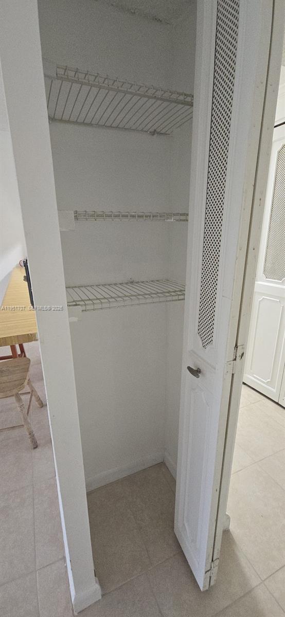 Building Photo - 3680 Inverrary Dr