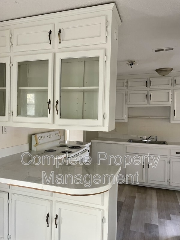 Building Photo - 6721 Grasselli Rd