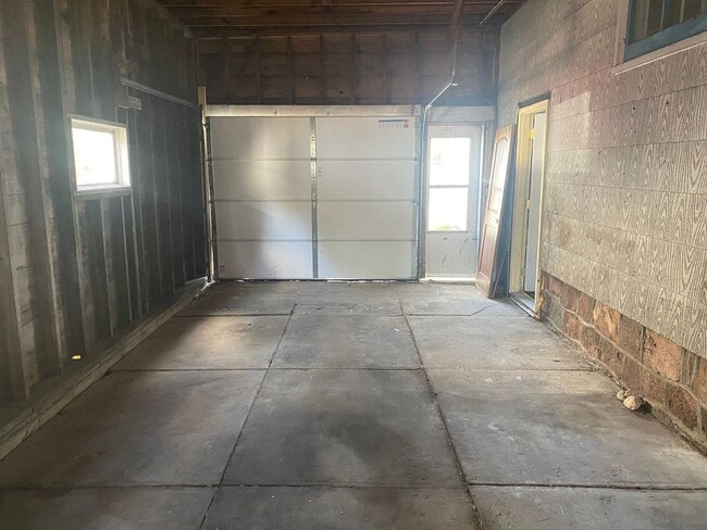 Building Photo - 420 Elm St