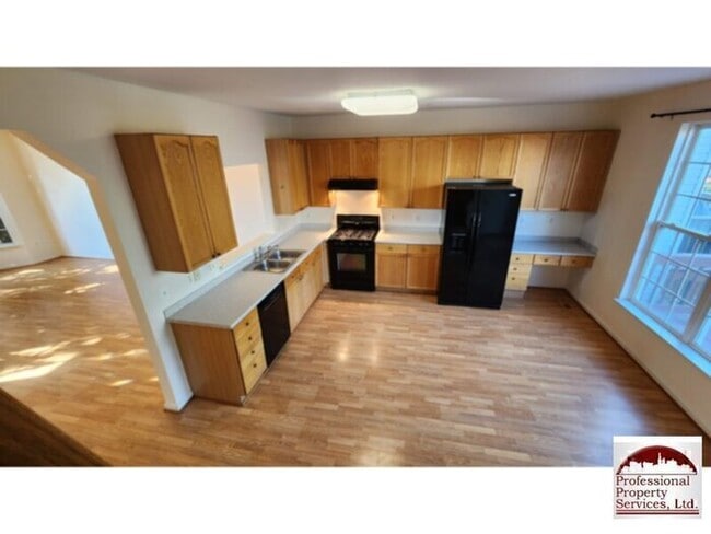 Building Photo - Spacious 3 Level Townhome In Wellington Tr...