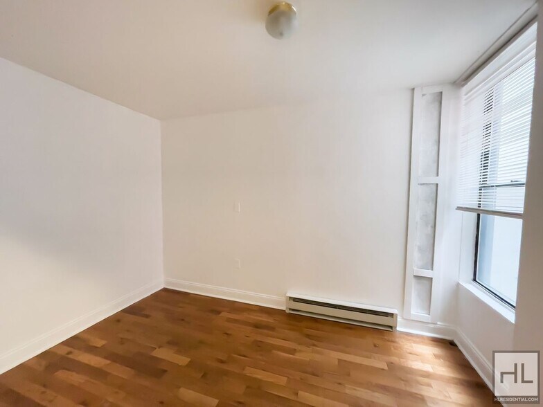 Building Photo - Classic Bushwick Floor-through 2-Bed 1-Bed / Maria Hernandez Park