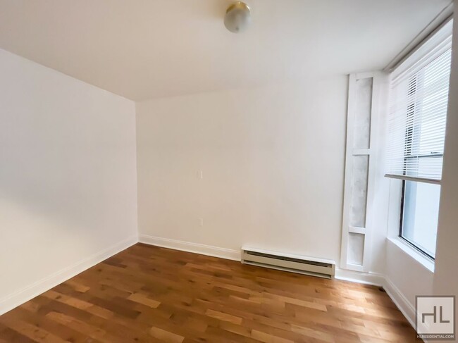 Building Photo - Spacious Bushwick 2-Bed 1-Bath / Maria Her...