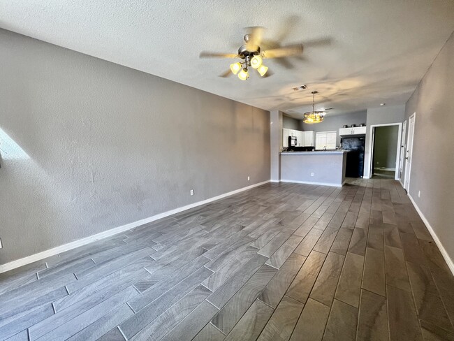 Building Photo - 3150 N Yarbrough Dr