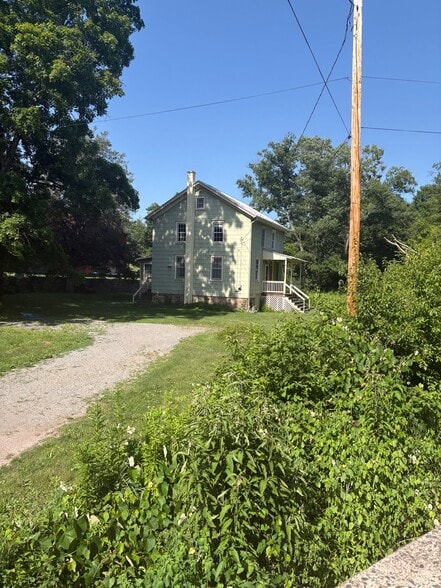 Building Photo - 403 Old Ferry Rd