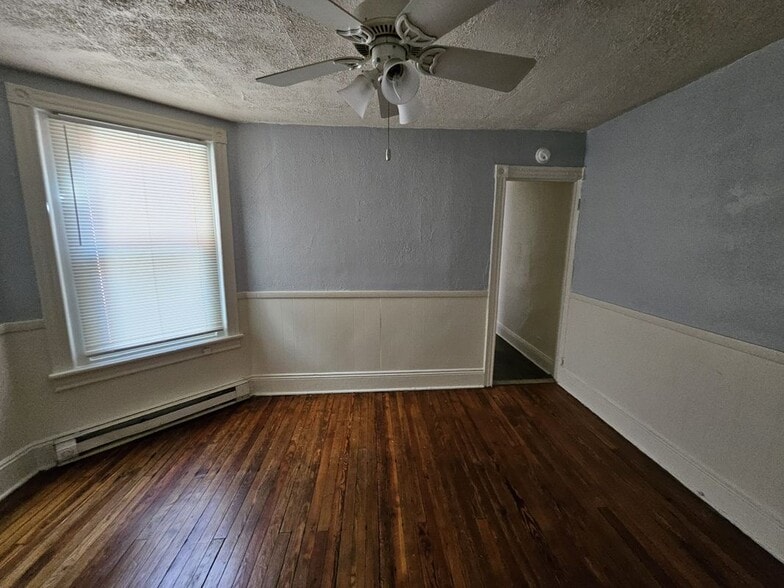 Building Photo - 924 E Morton St