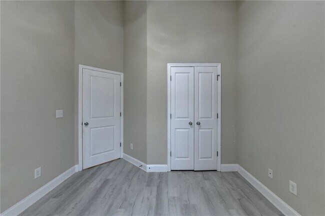 Building Photo - 2405 Tenor Ln