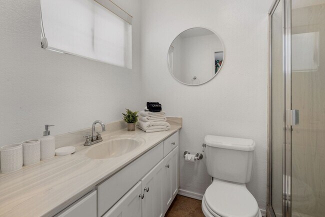 Building Photo - COMING SOON! Fully Furnished 3 Bedroom 3 Bathroom Home in Old Town Scottsdale