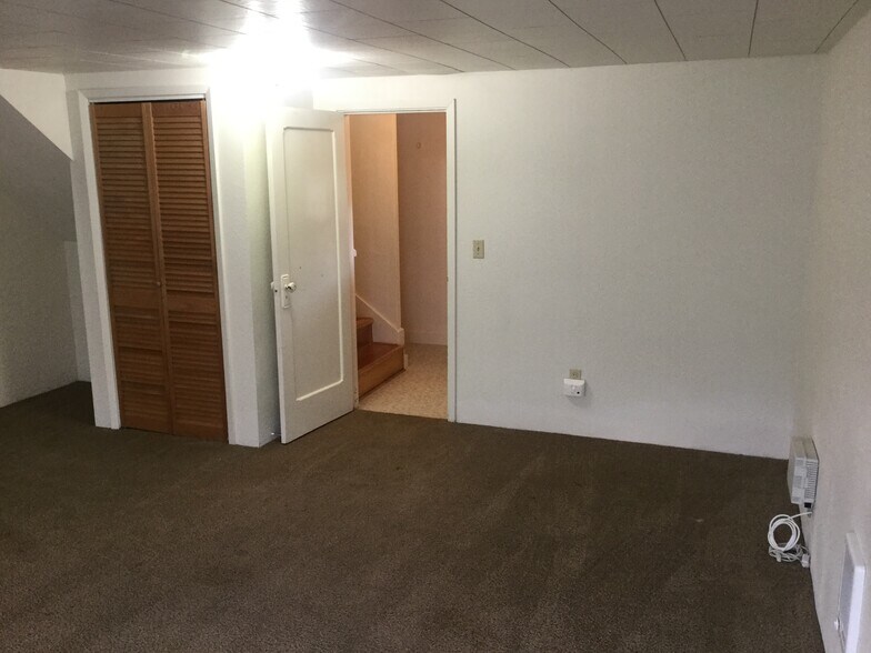 Building Photo - 1010 E 2nd St