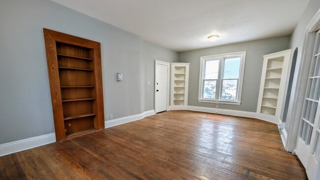 Building Photo - 924 N Capitol Ave