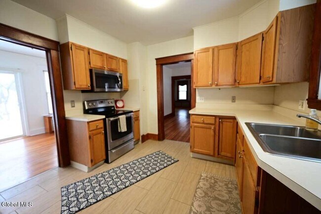 Building Photo - 11 Brayton St