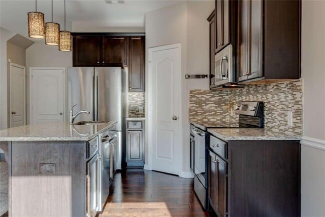 Building Photo - 7601 Summer Berry Ln