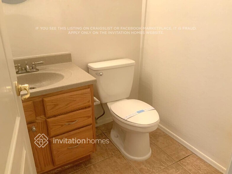 Building Photo - 3722 E Meadowview Dr