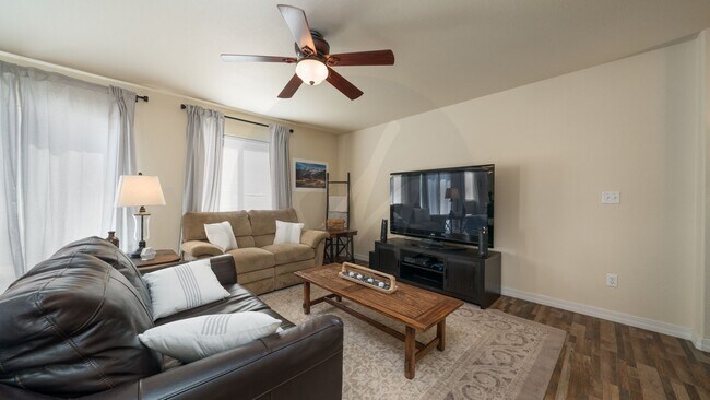 Building Photo - Fully Furnished Townhome in Park Haven Vil...