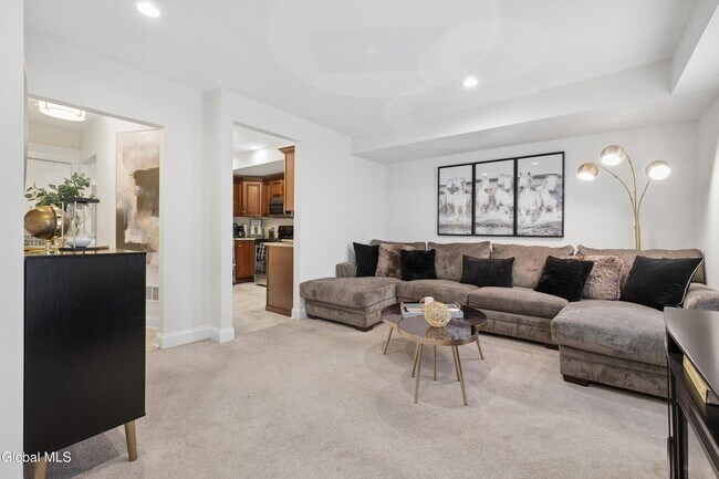 Building Photo - 425 Broadway