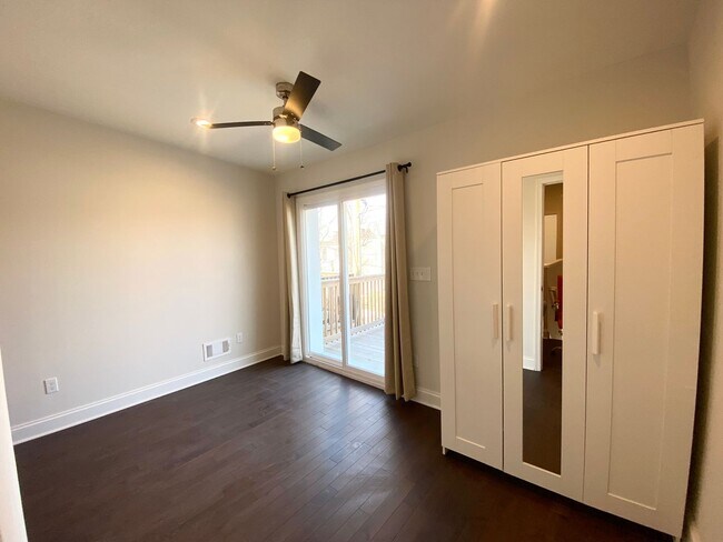 Building Photo - FOR RENT - 2BR/2.5BA Townhome