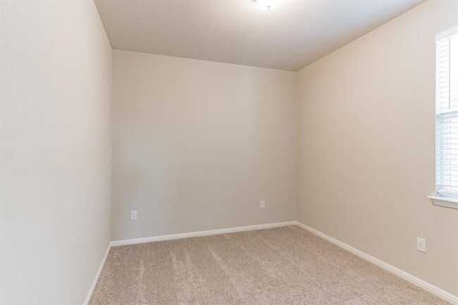 Building Photo - 2001 Fairhaven Gtwy