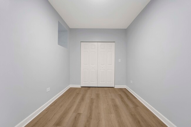 Building Photo - 2329 N Geneva Terrace