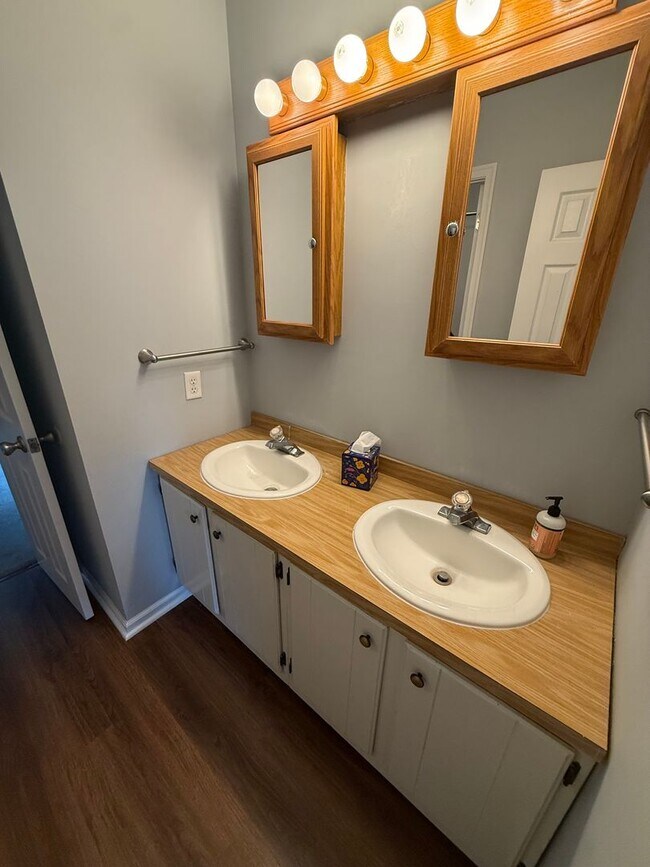 Building Photo - 2 Bed / 1.5 Bath Doylestown Townhome