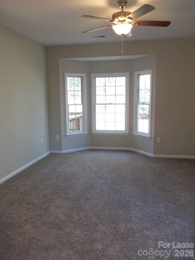 Building Photo - 6223 Hickory Cove Ln