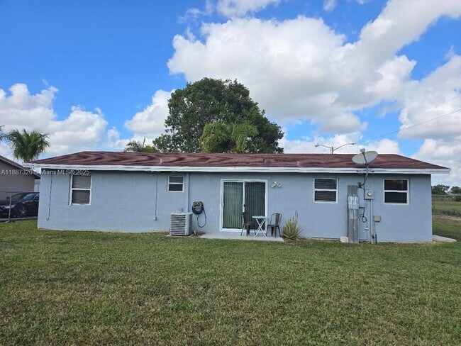 Building Photo - 1604 SW 7th St