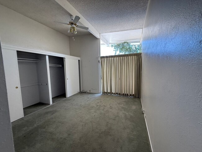 Building Photo - High Desert Retreat- 3 Bedrooms, 2 Bathroo...