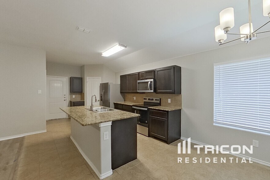 Building Photo - 6800 Turtle Stream Dr