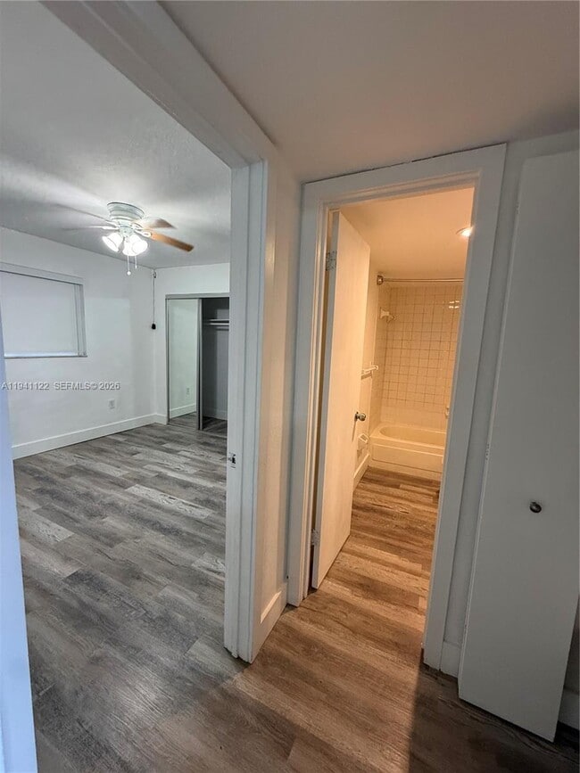 Building Photo - 10000 NW 80th Ct