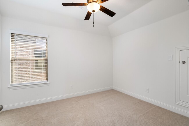 Building Photo - 2600 Chester Dr