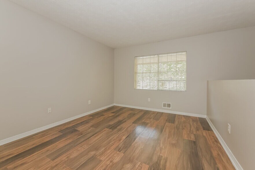 Building Photo - 4522 Doral Dr SW