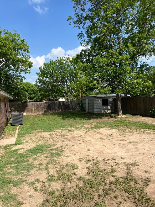 Building Photo - 301 Sandy Ln