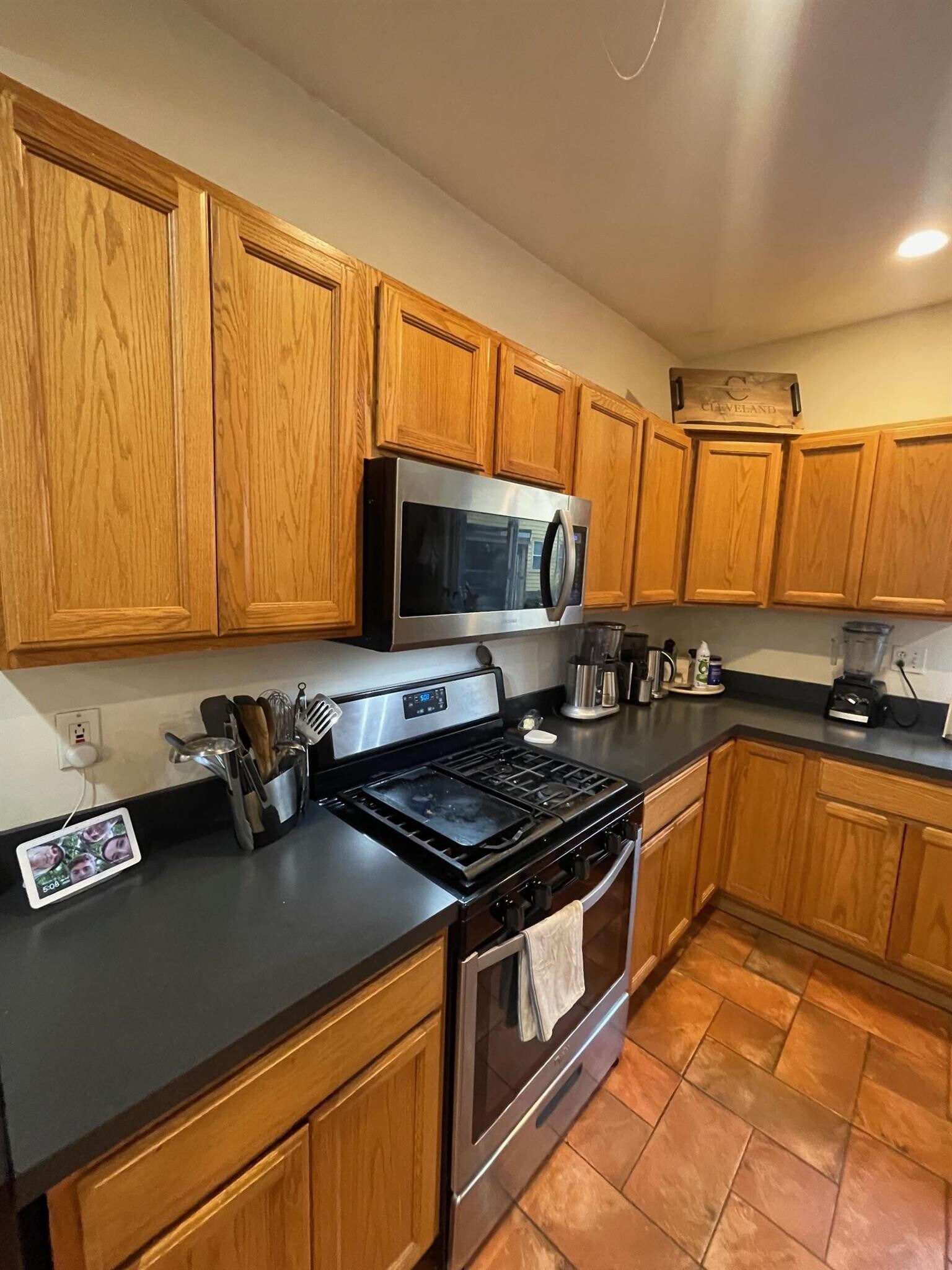 Building Photo - 21 Hall St