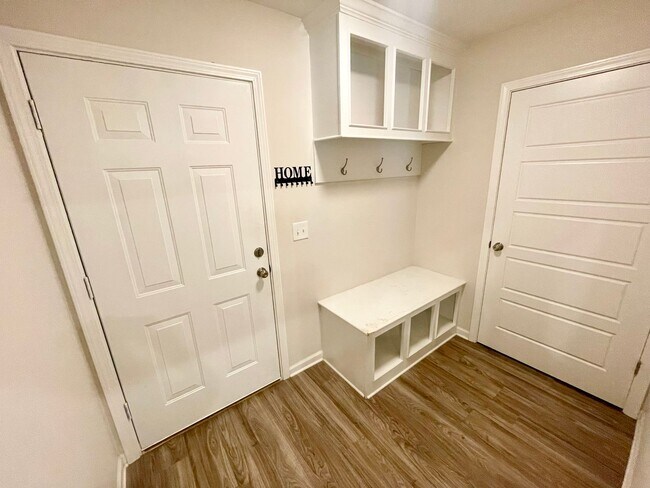 Building Photo - 4/2 for Rent in Brandon 042!!