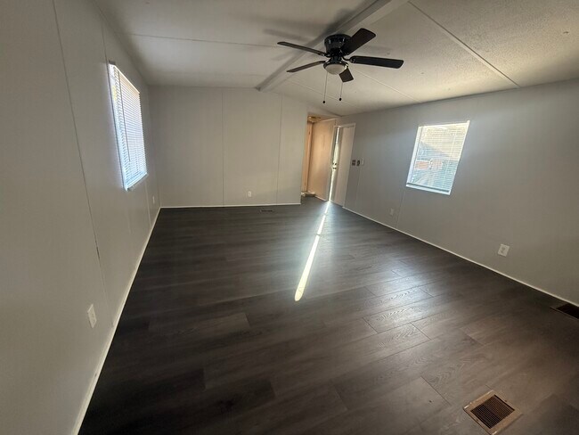 Building Photo - 14136 Little Ranch Rd