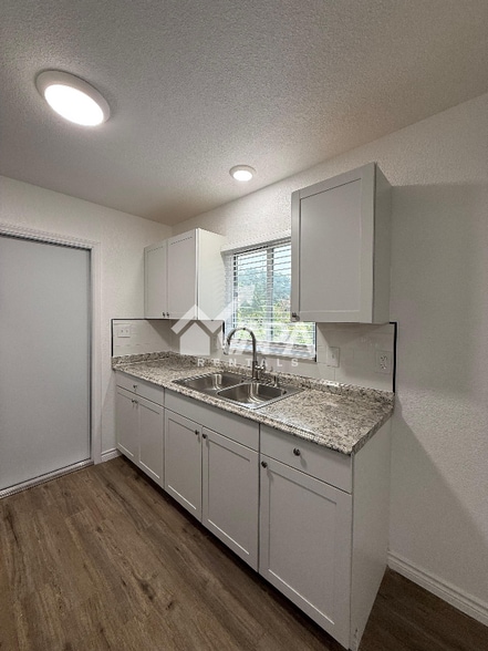 Building Photo - 7817 Leafy Hollow