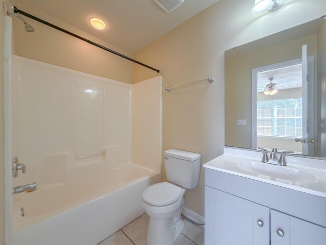 Building Photo - 1558 Devoe St