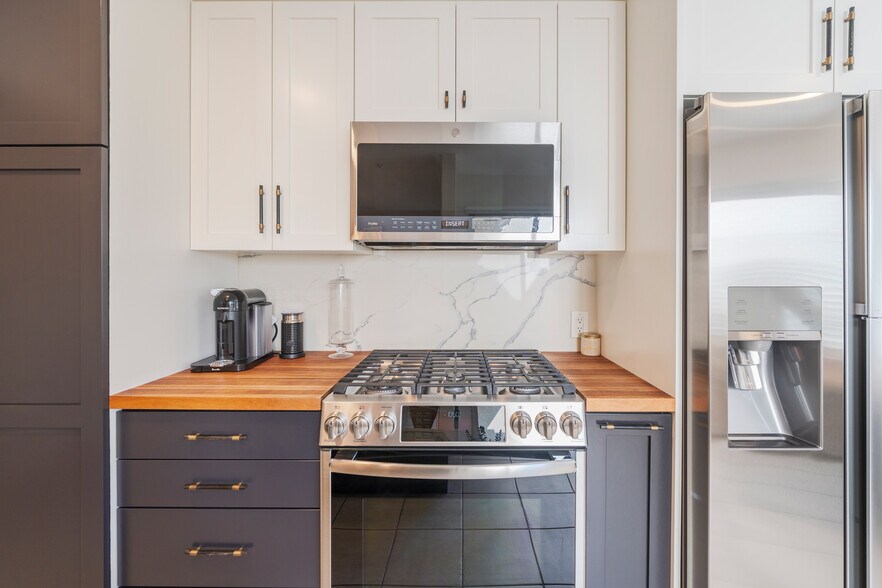 Building Photo - 5455 Sylmar Ave