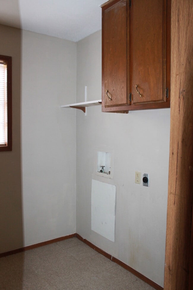 Building Photo - Believe it! 3 bds, 2 ba, MWC Schools - Tin...