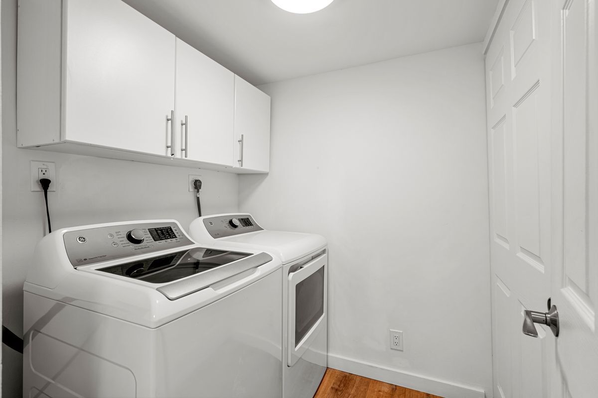 Building Photo - 2202 S Cypress Bend Dr