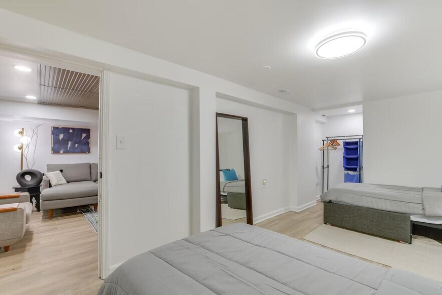 Building Photo - 4642 W Montana St