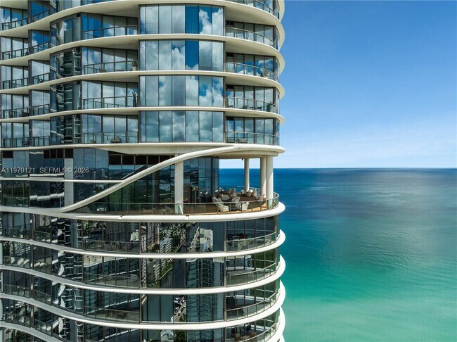 Building Photo - 15701 Collins Ave