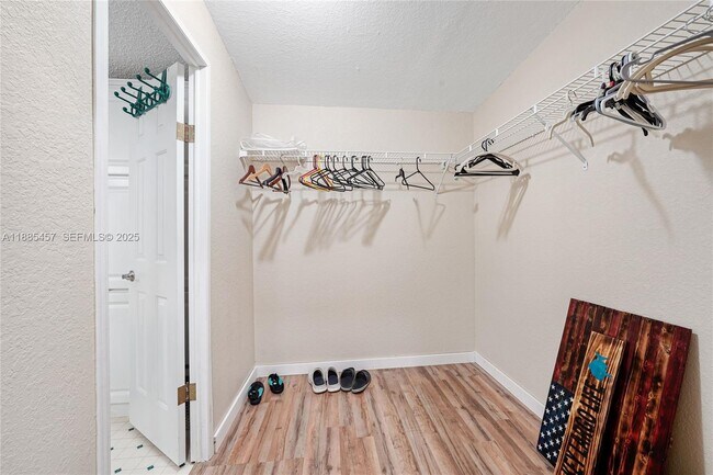 Building Photo - 945 Plantation Rd