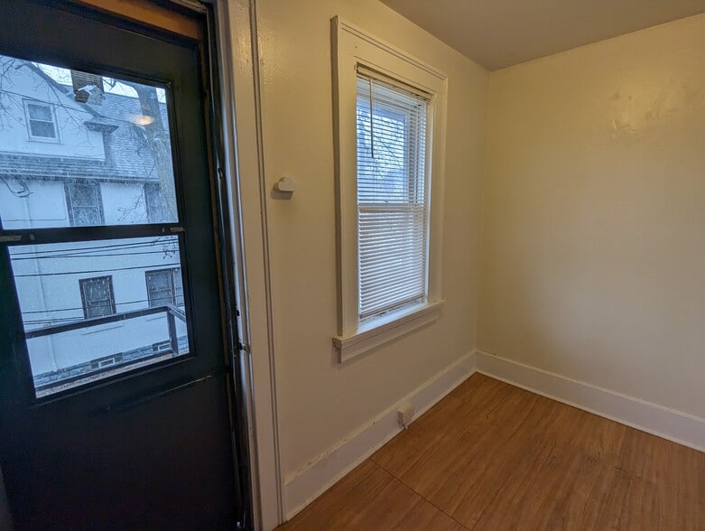 Building Photo - 608 Elmwood Ave