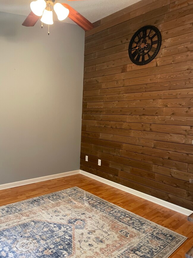 Building Photo - 74 Commodore Cmn